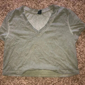 Wild Fable Cropped V-neck shirt